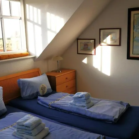 An Bord Im Strandtuun