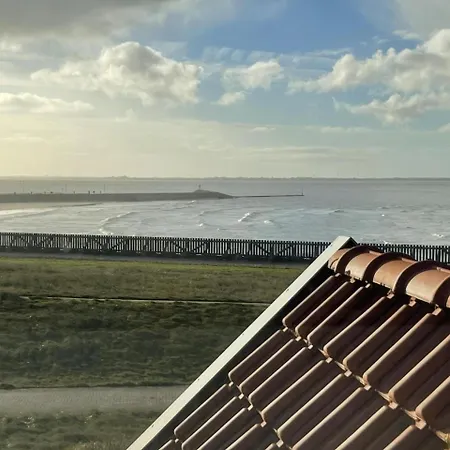 An Bord Im Strandtuun Auf Apartman